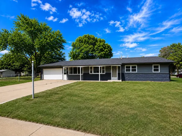 404 W 8th Ave, Holdrege, NE 68949