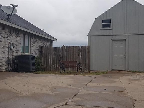 2nd image of 124 Kings Court Dr