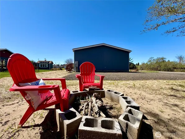 299 Octopus Avenue NE, Ocean Shores, WA 98569