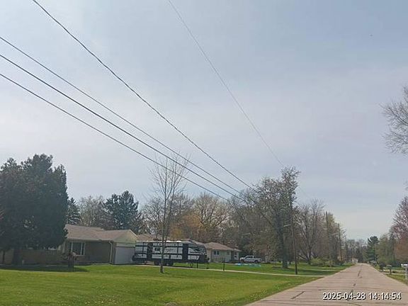 Exterior Neighborhood (street photo)