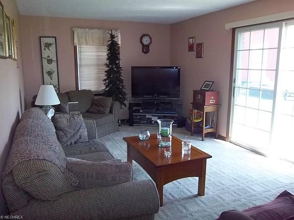 2nd image of 8944 Alberta Beach St NE