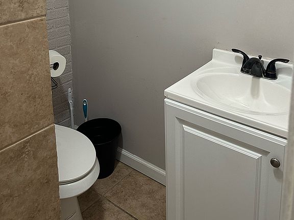 4th image of 816 N Willett St #3