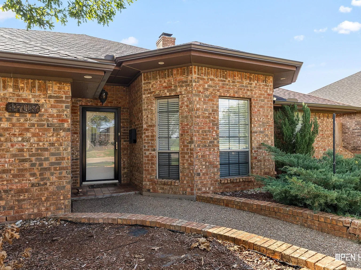 3 bed, 2.5 bath, 2142 sqft, $2,295 — Photo 2