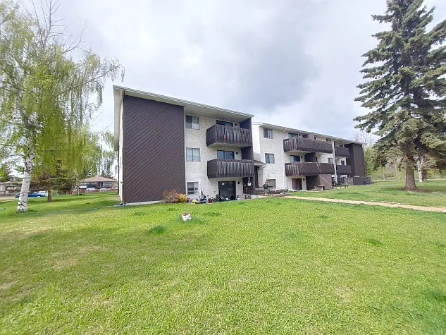 2 Bedroom Unit in Clearview Meadows!! — Photo 1