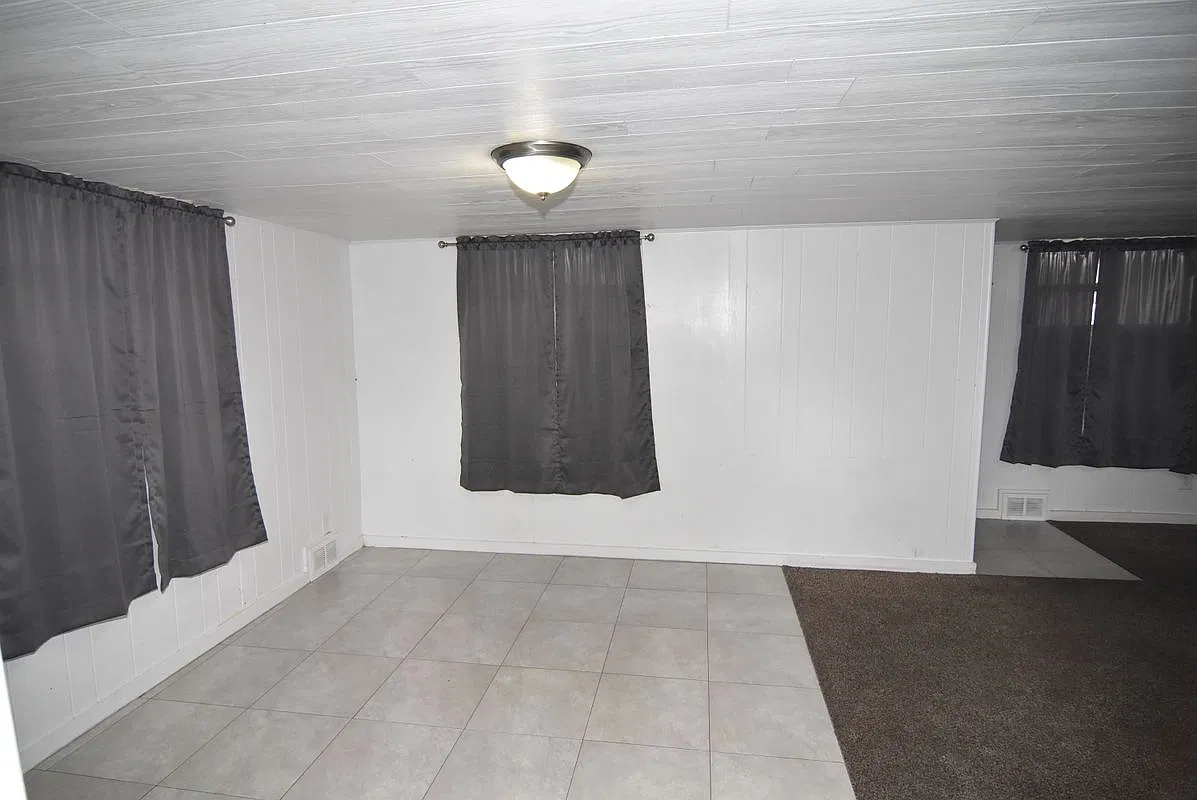 1 bed, 1.0 bath, 900 sqft, $975 — Photo 2