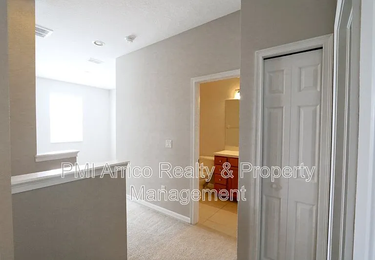 622 Breezeway Ct — Photo 13