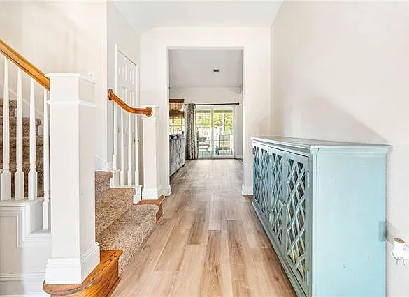 1024 Claire Dr — Photo 4