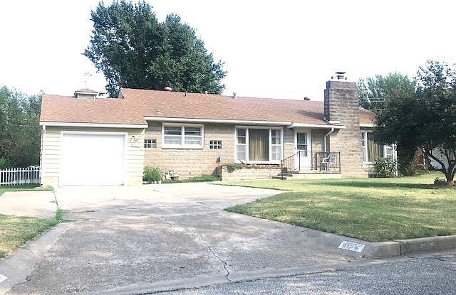 1st image of 305 N 13th St