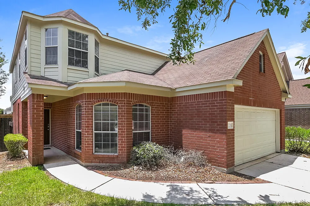 4 bed, 2.5 bath, 2401 sqft, $2,155 — Photo 4