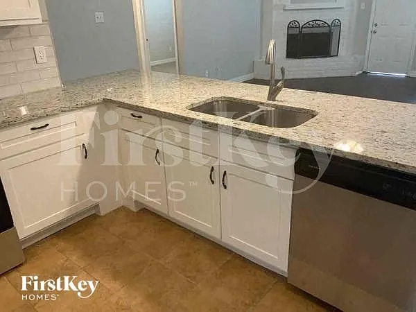 2411 Shady Brook Dr — Photo 6