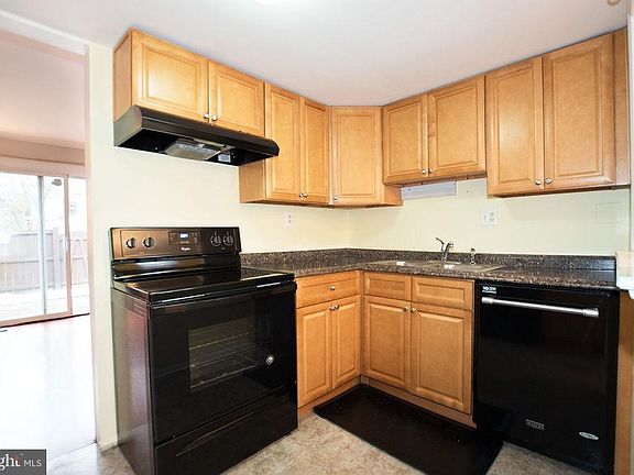 2nd image of 9639 Lindenbrook St