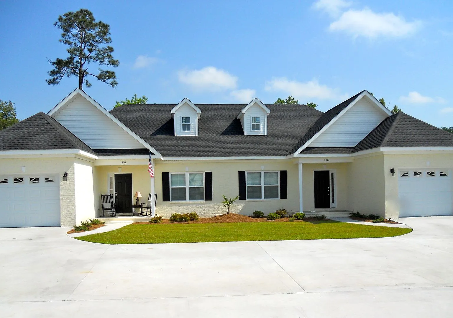 Available August 3rd 2 Bedroom Duplex at The Hammocks! — Photo 1