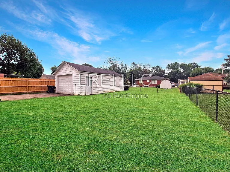 2404 Thomas Ave — Photo 10