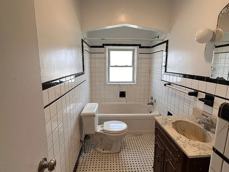 210 Perrin St — Photo 7
