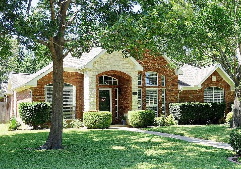 1st image of 105 Greenhill Trl S