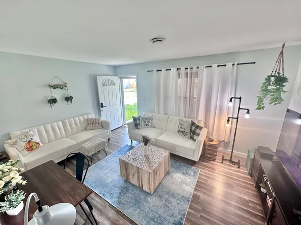 25176 Lehner St, Roseville, MI 48066