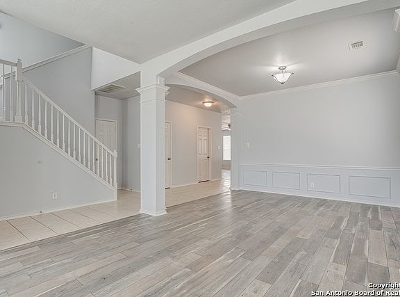 4th image of 18402 Rogers Bnd