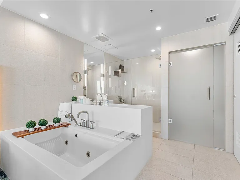 3101 N Bayshore Dr #1508 — Photo 35