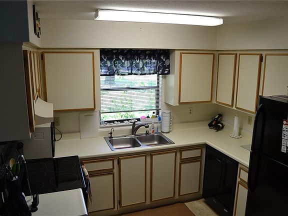 5th image of 3607 Whispering Oaks Ln APT 402