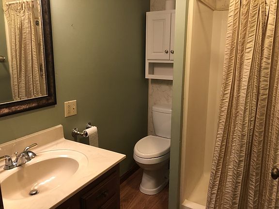 5th image of 108 N Oak St