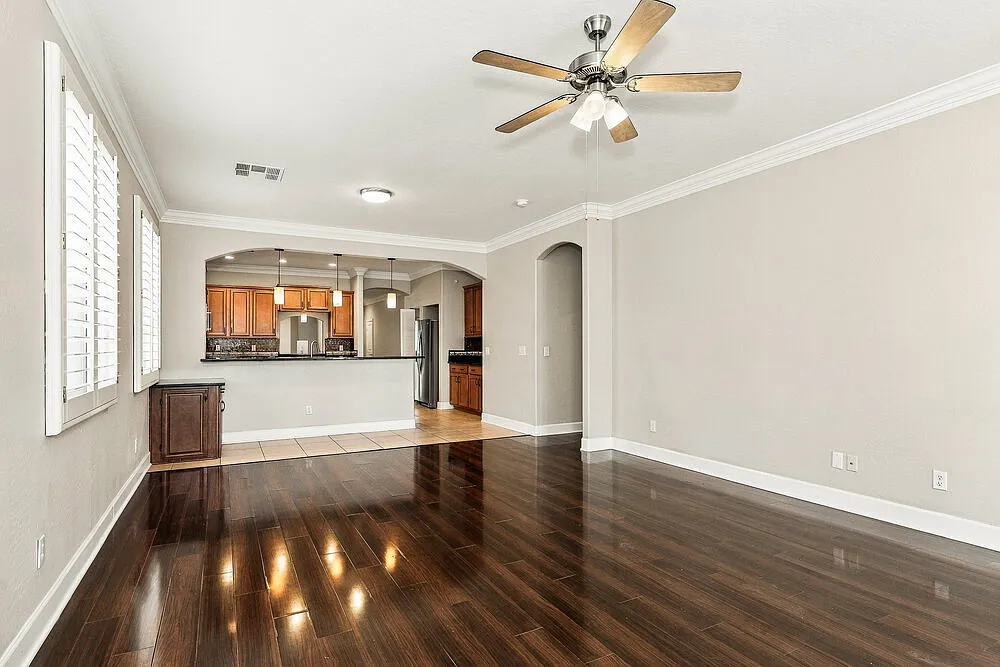3 bed, 2.0 bath, 2149 sqft, $2,375 — Photo 3