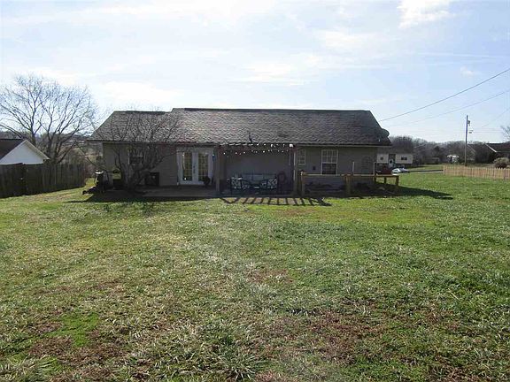 4th image of 677 Ross Dr