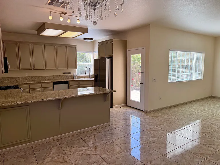 1561 Rebecca Ln — Photo 15
