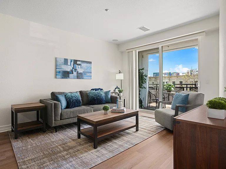 525 11th Ave #1402 — Photo 4