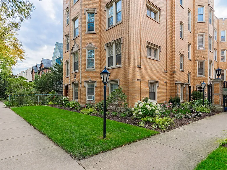 4328-36 N. Hermitage — Photo 3