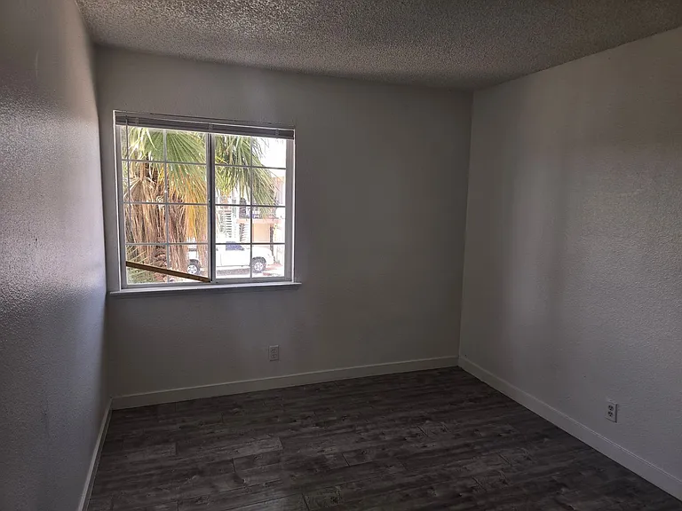 1724 Breckenwood Ct — Photo 44