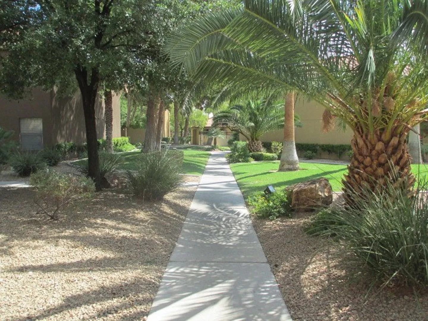 2 Bedroom 2nd Story Condo Available. — Photo 4
