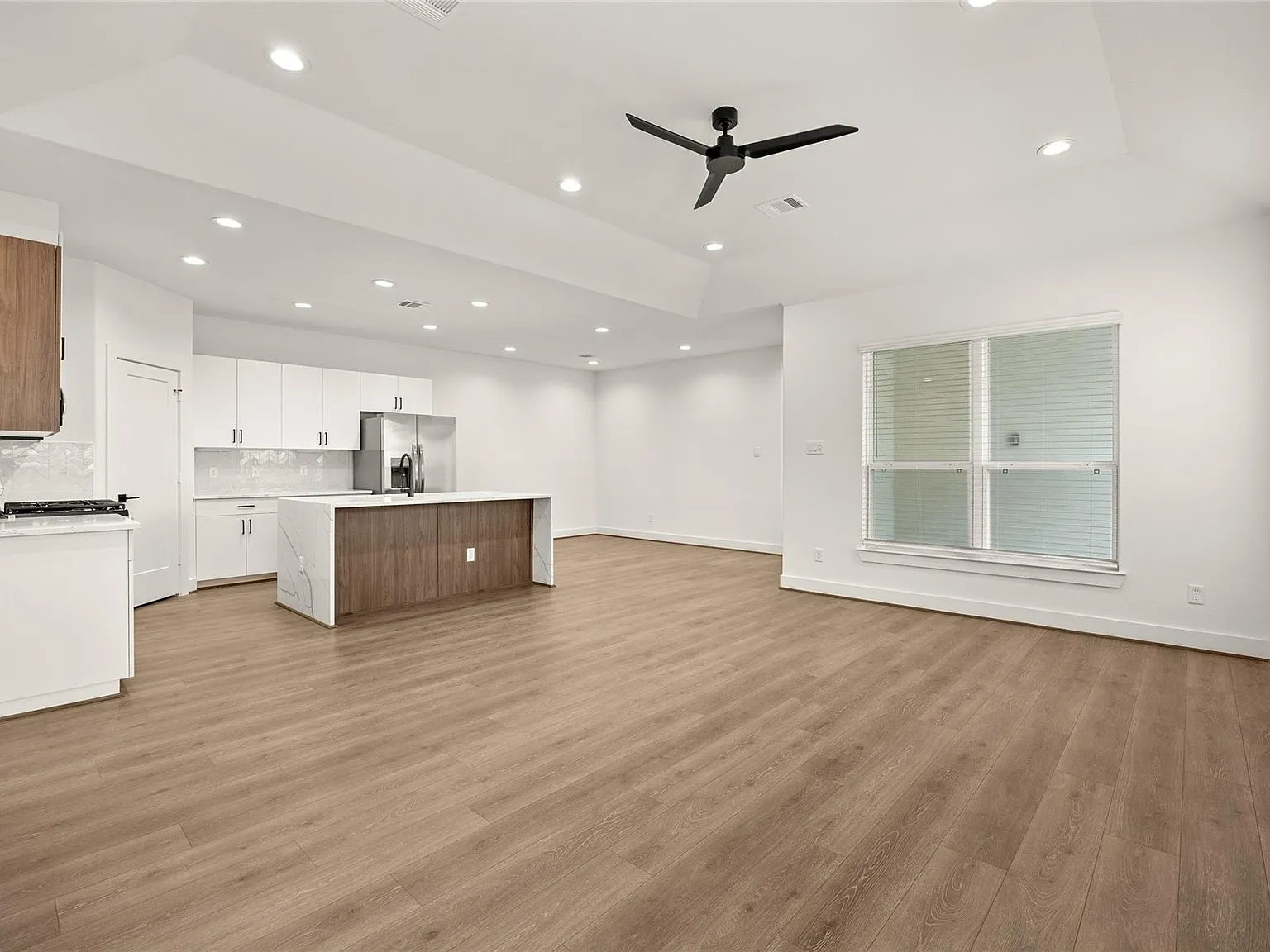 3 bed, 2.0 bath, 1575 sqft, $2,510 — Photo 4
