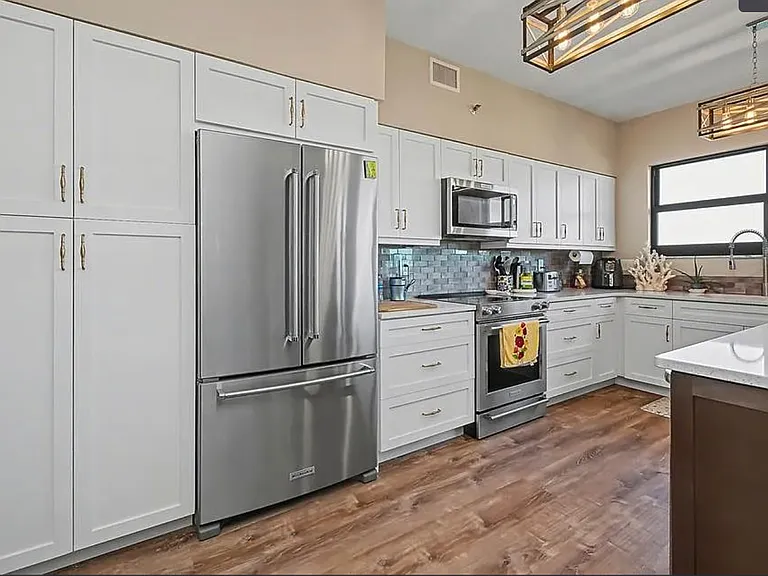 5408 Eagles Point Cir #302 — Photo 10