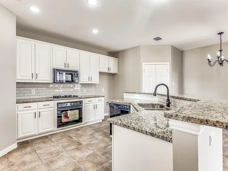 15704 Grove Crest Dr — Photo 10