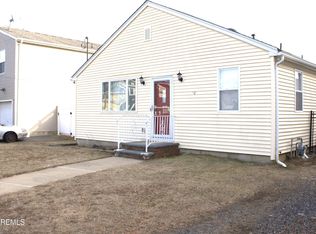 30 Cedar Ave, Middletown, NJ 07748