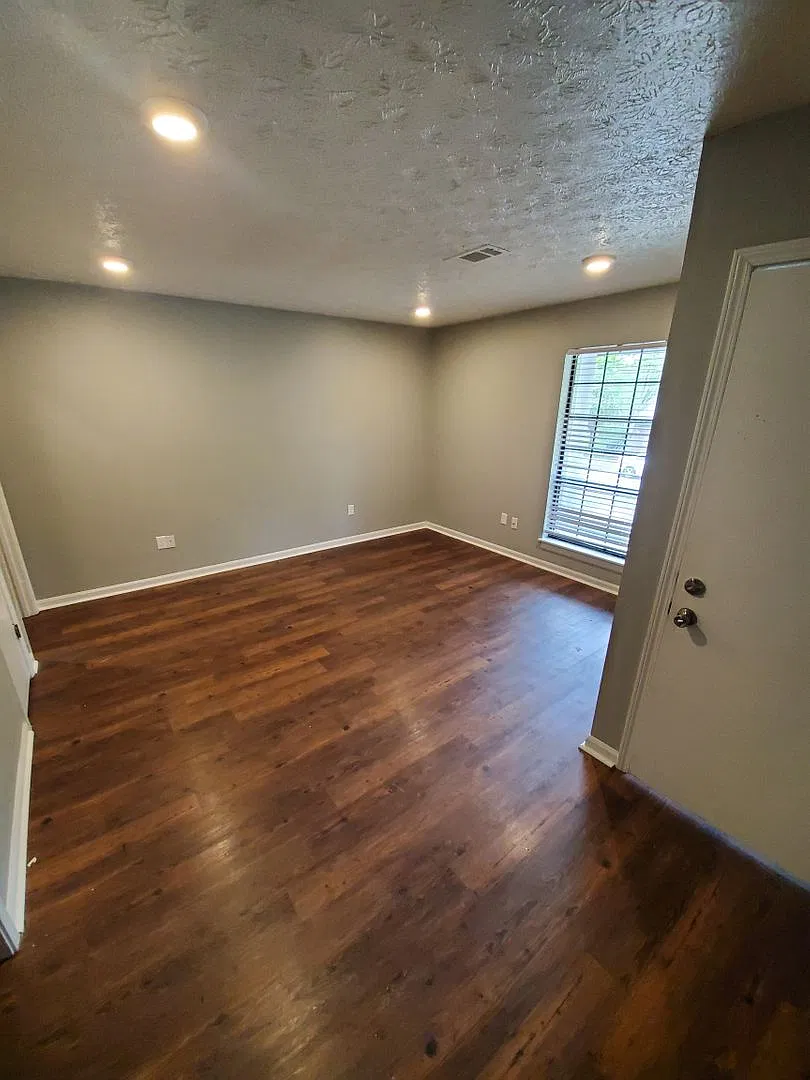Modern Comfort and Easy Living! — Photo 3