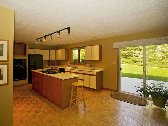 Kitchen Alternate View