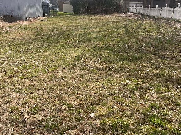 5th image of 1428 Liggett Ave