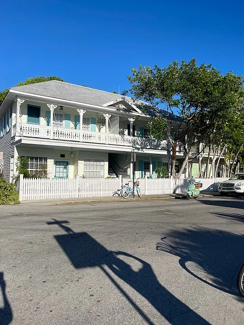 901 White St — Photo 2