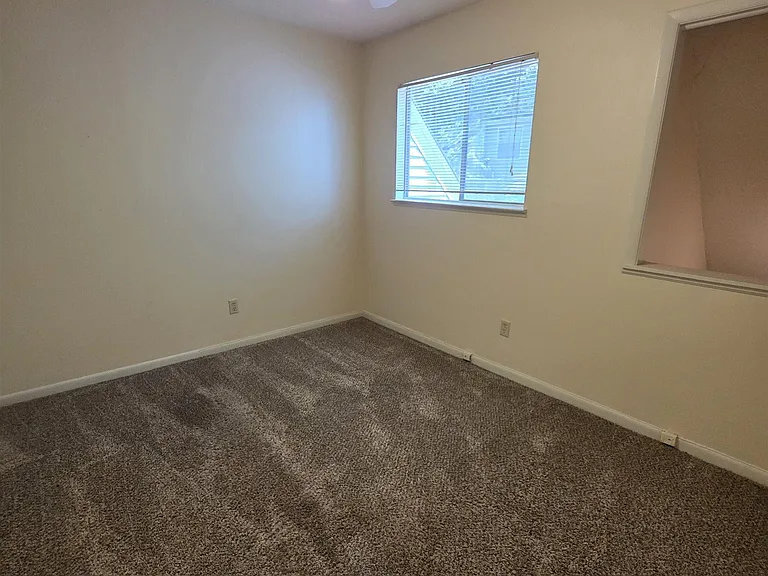 1920 Kavanaugh Blvd #5 — Photo 11
