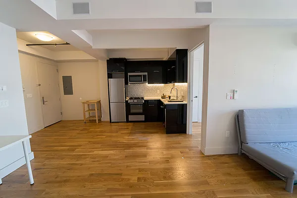 Rented by Manhattan Management LLC | media 11