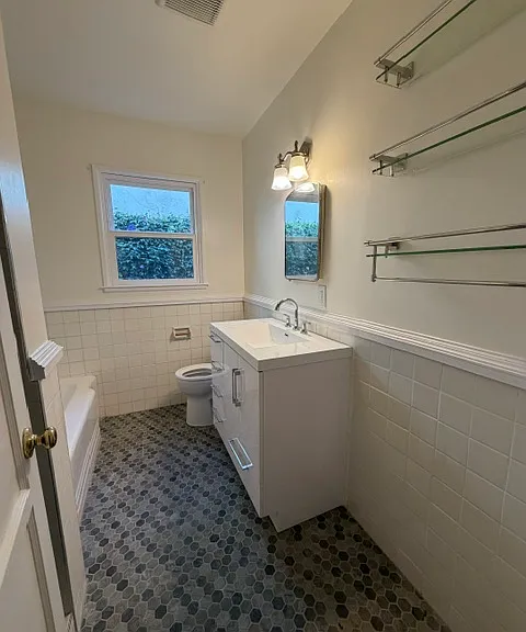 13810 Magnolia Blvd — Photo 19