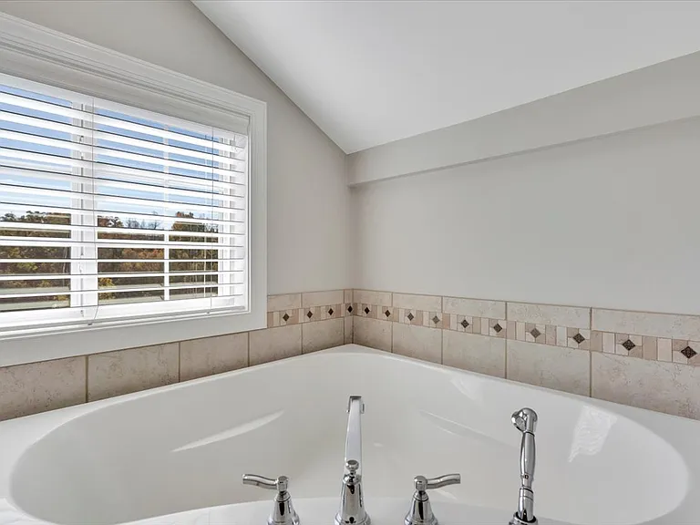 1180 Longfield Rd — Photo 16