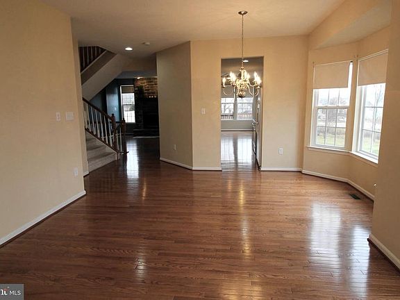 5th image of 252 S Savanna Dr