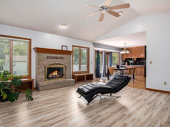 5th image of 4576 Haywood Dr SE