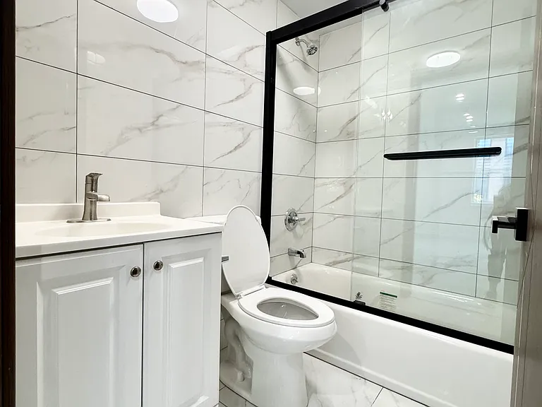 1595 W 9th St #4C — Photo 4