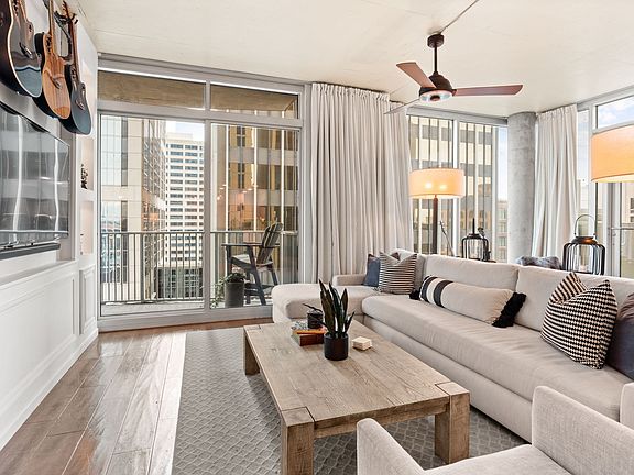 5th image of 415 Church St APT 1001