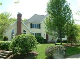 27 Hawthorne Rd, Medfield, MA 02052