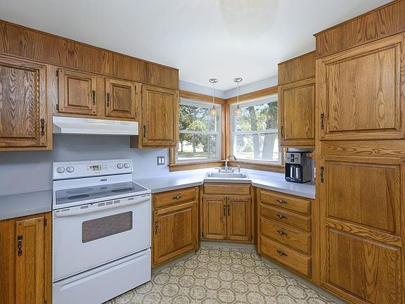 3rd image of 28 Western Ave