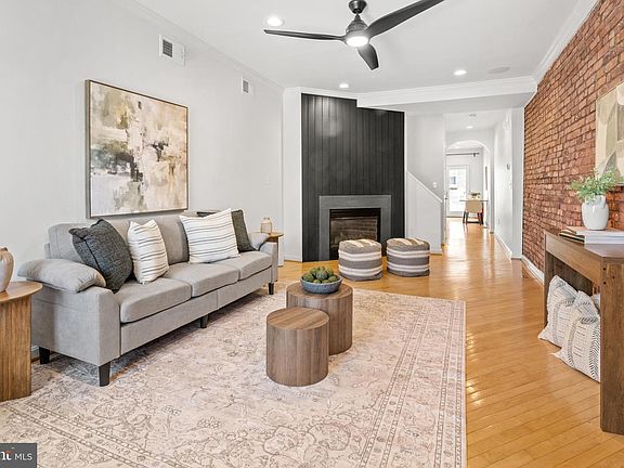 5th image of 2612 Foster Ave
